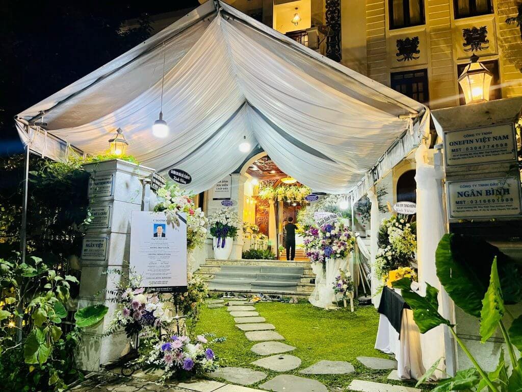 Hình ảnh khách sử dụng dịch vụ tang lễ trọn gói Sala Garden