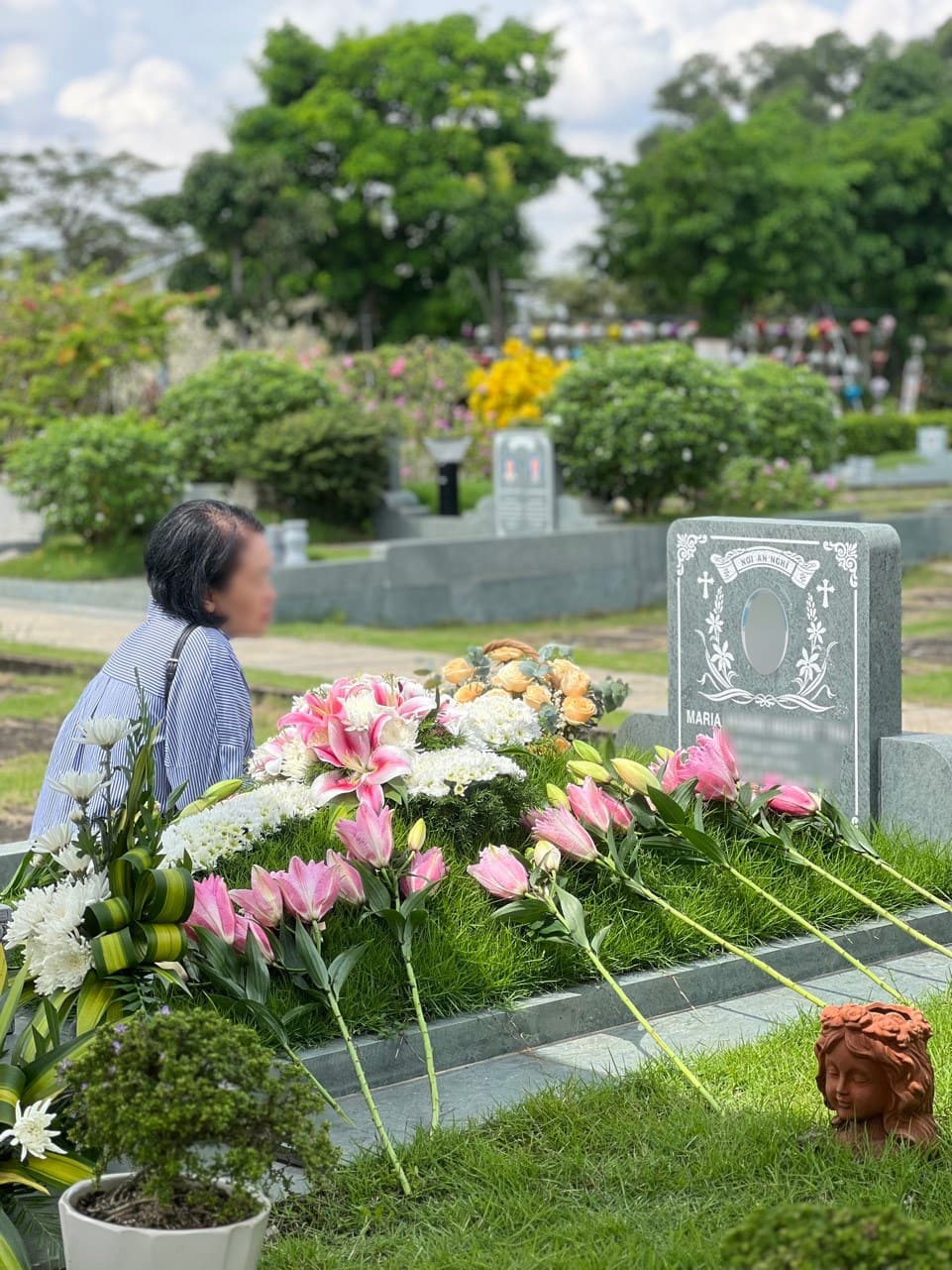 Mộ công giáo Sala Garden