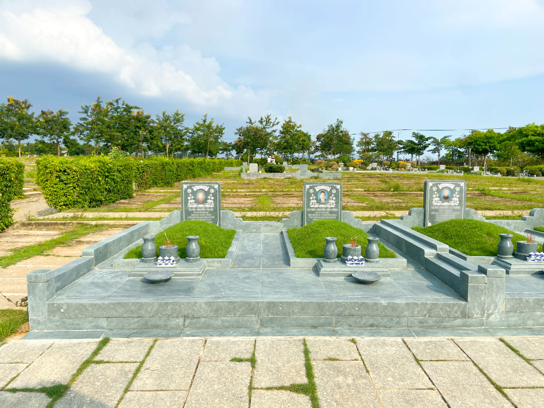 Mộ đôi tại Sala Garden