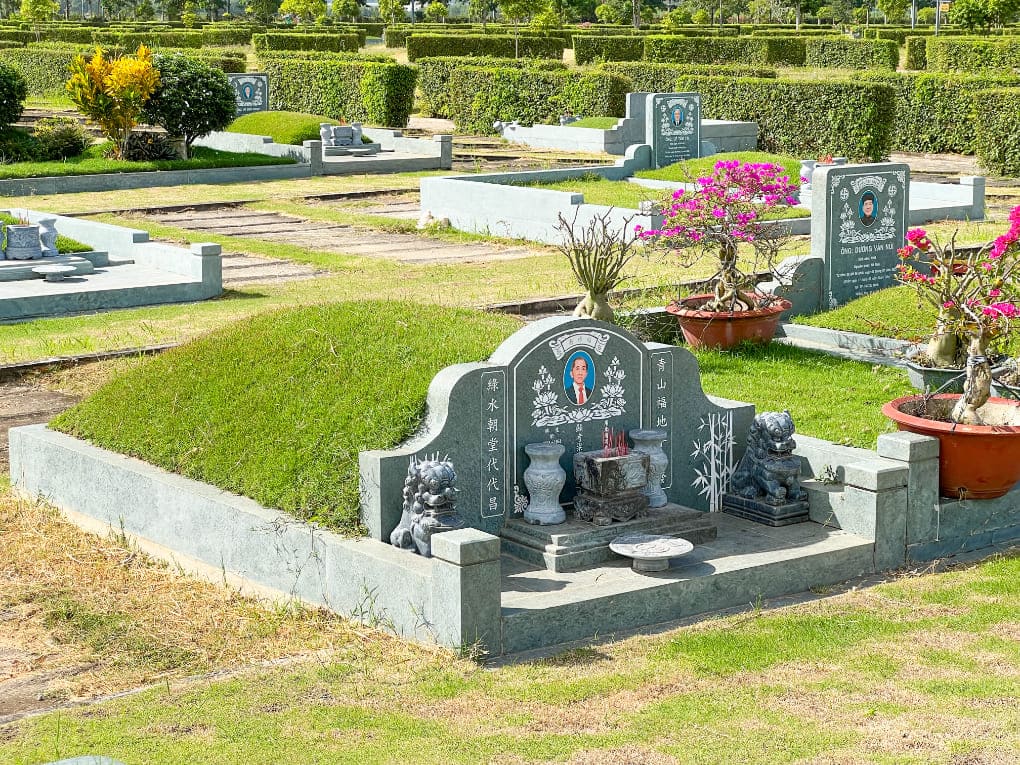 Mộ người Hoa Sala Garden