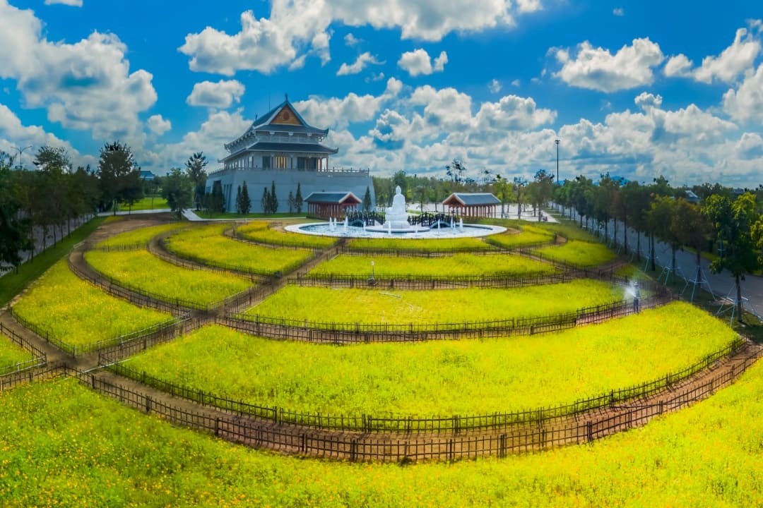 Vườn hoa rực rỡ tại Sala Garden