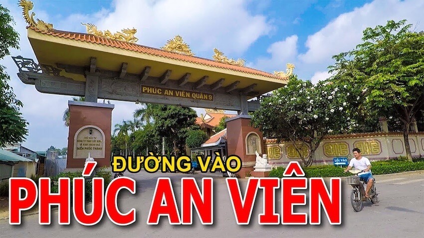 Bên ngoài cổng vào Phúc An Viên