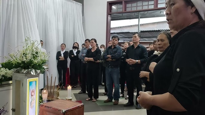 Áo tang lễ cho người đến viếng