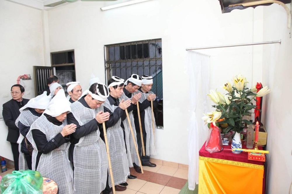 Áo tang lễ con cái