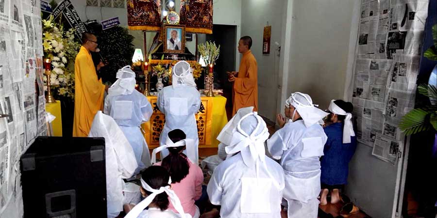 Áo tang lễ miền Nam