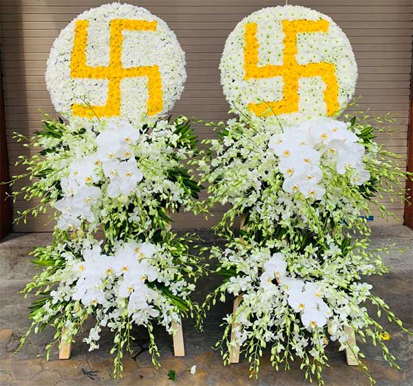 Hoa trắng trong tang lễ Phật giáo