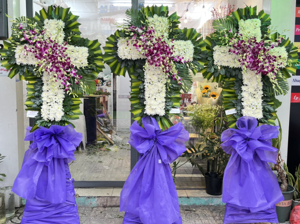 Hoa viếng đám tang tôn giáo