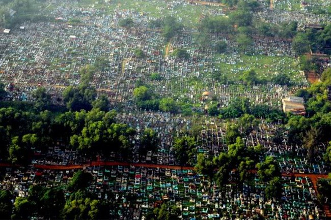 Quá tải tại nghĩa trang