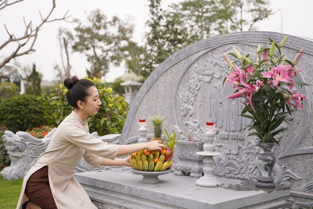 Tảo mộ ngày Tết trong đời sống hiện nay