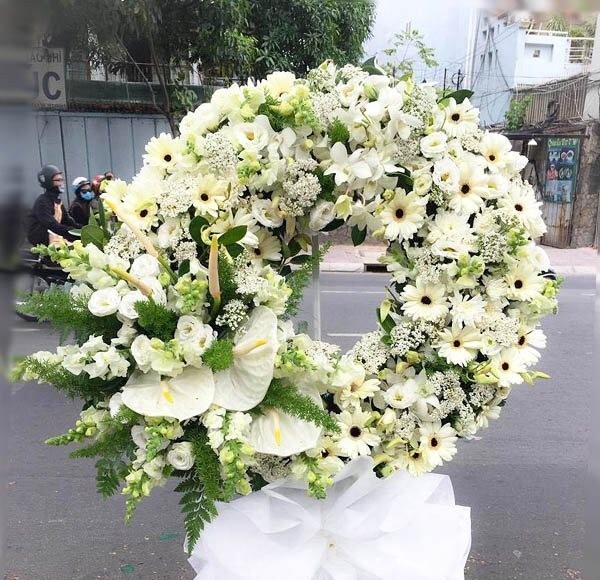 Ý nghĩa hoa trắng trong tang lễ
