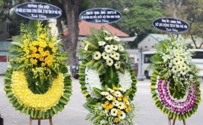 Ý nghĩa vòng hoa chia buồn