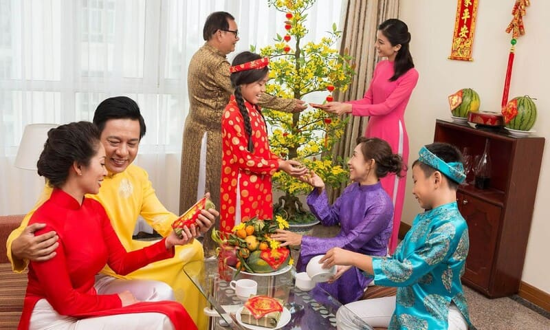 Chúc Tết và lì xì