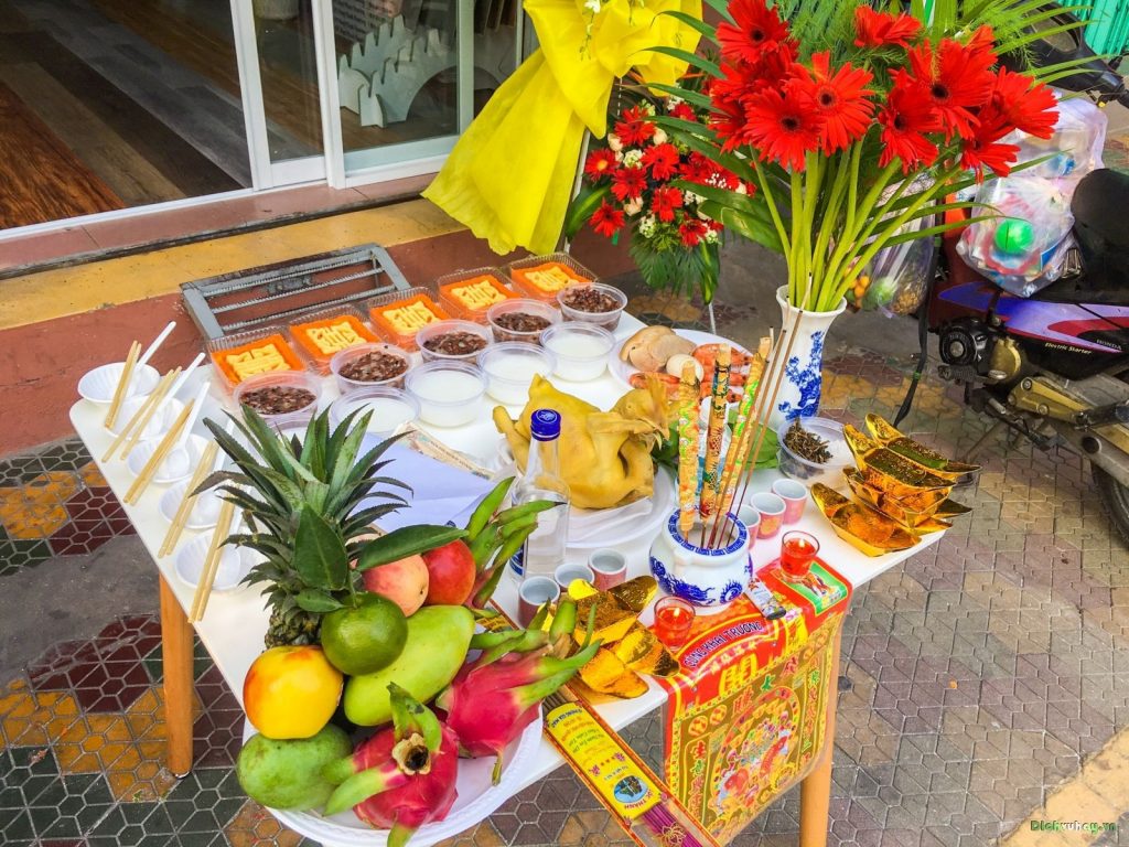 Vì sao cần cúng khai trương