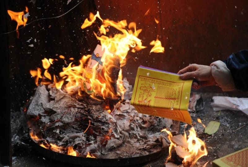 Cách hóa vàng mã vào ngày mùng hoặc ngày rằm